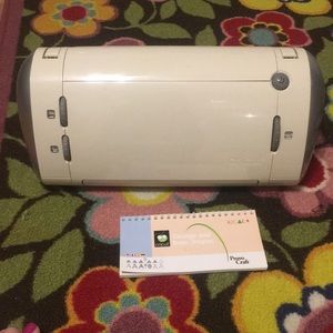 Cricut, cuts out letters and shapes